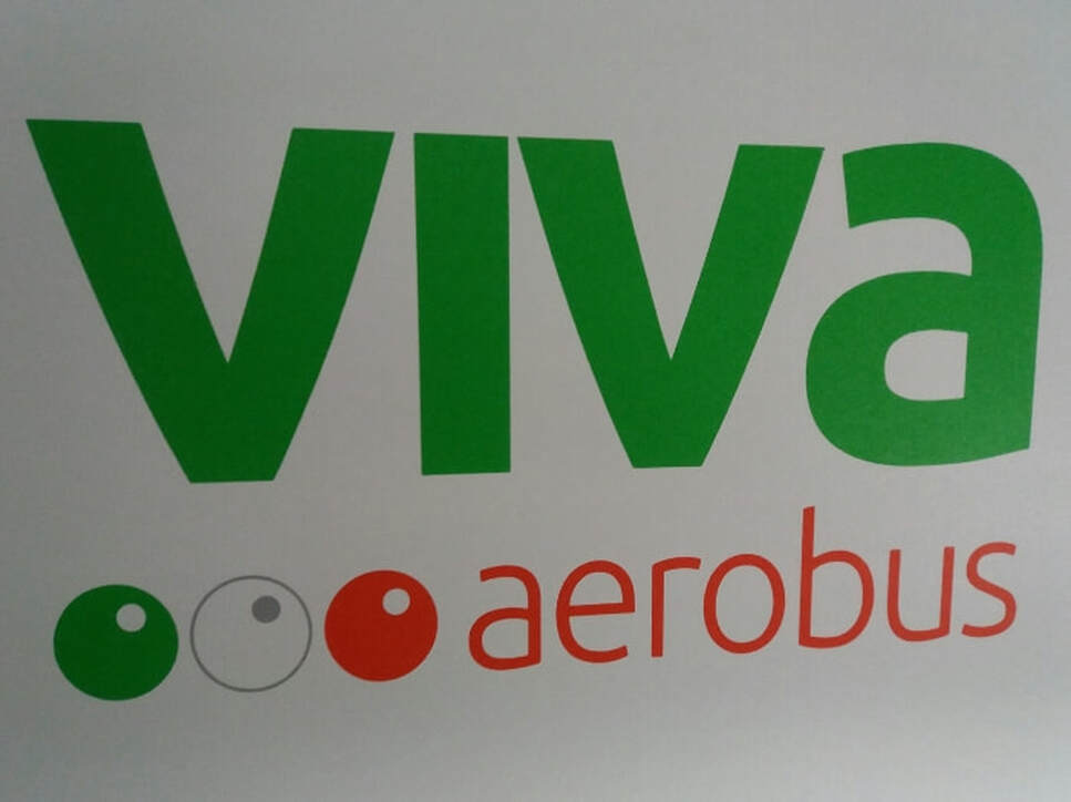 Viva Aerobus sign