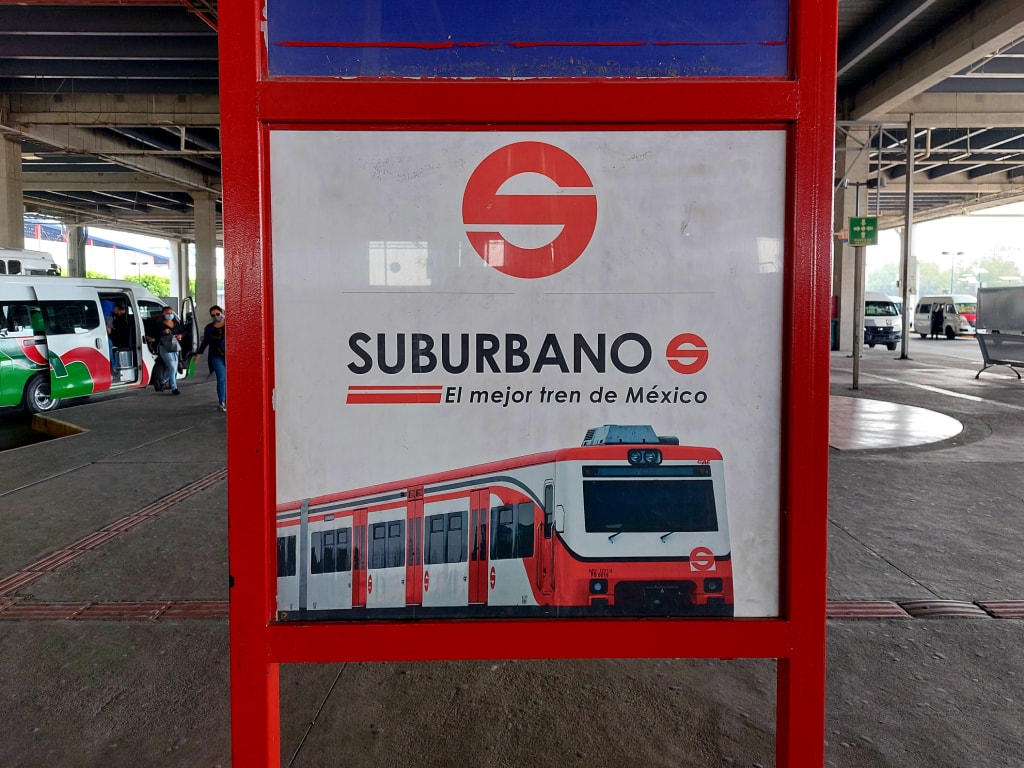 Tren Suburbano sign in Mexico City