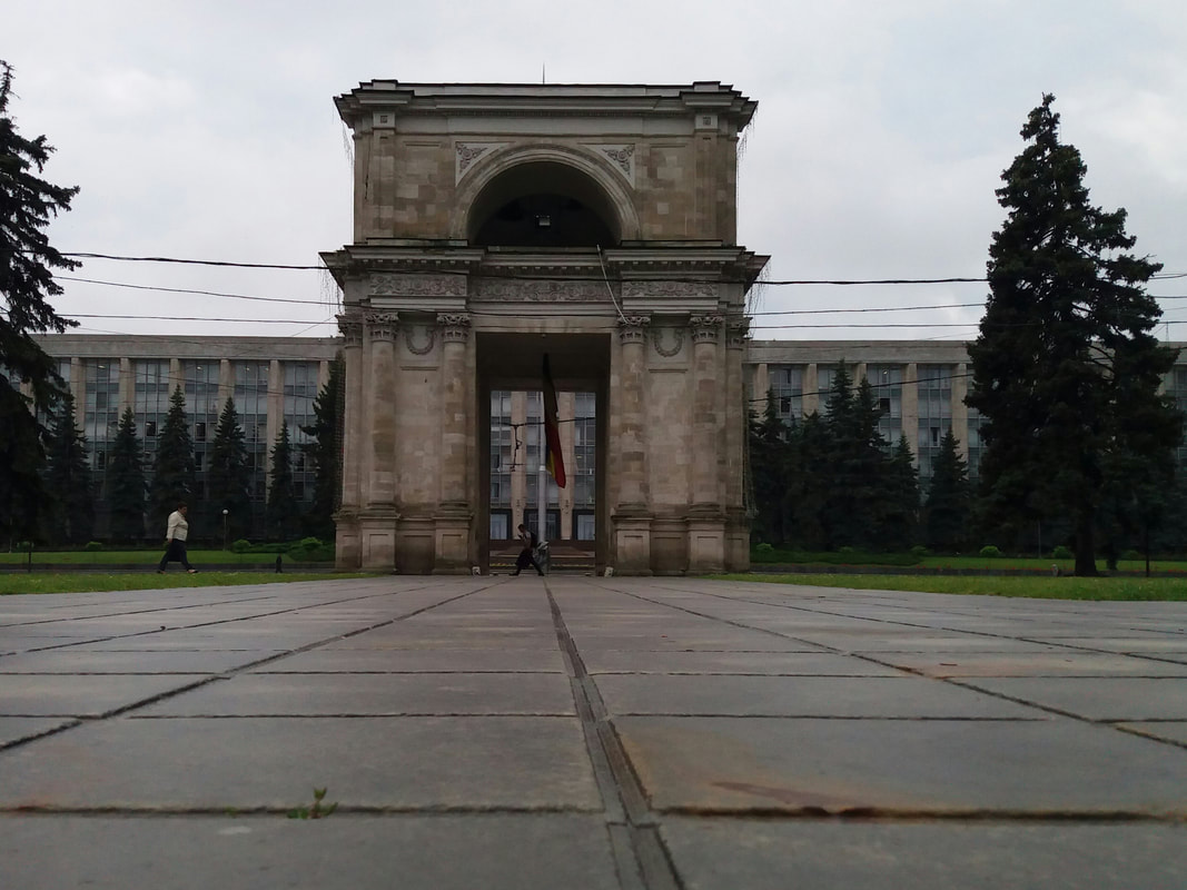 Arc de Triomphe Backpacking in Chișinău | Moldova