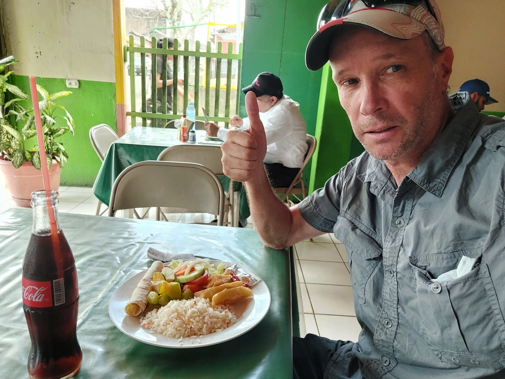Lunch at the buffet Lindo Dia in jinotega