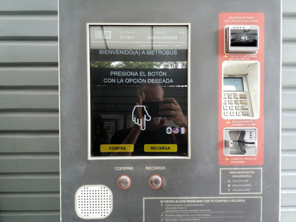 machine for buying the Metro Card in mexico city
