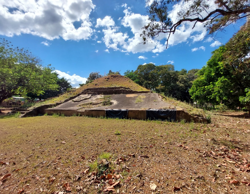 Backpacking the Parque Arqueológico Casa Blanca in Chalchuapa | El Salvador