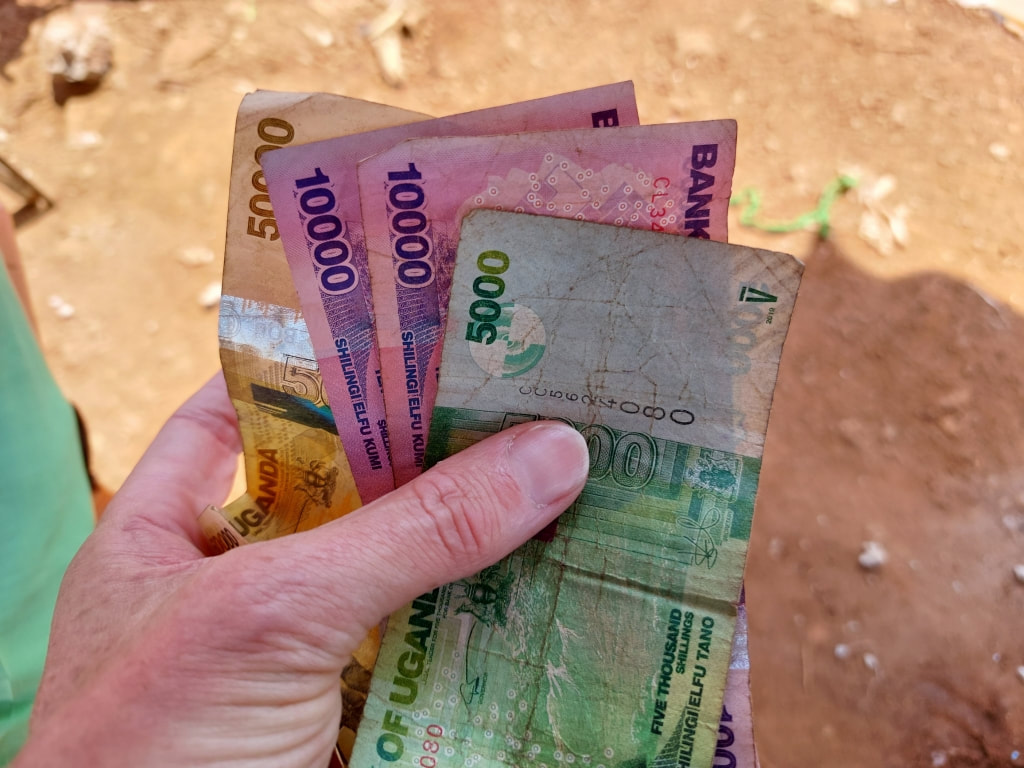 Changing money in Busia