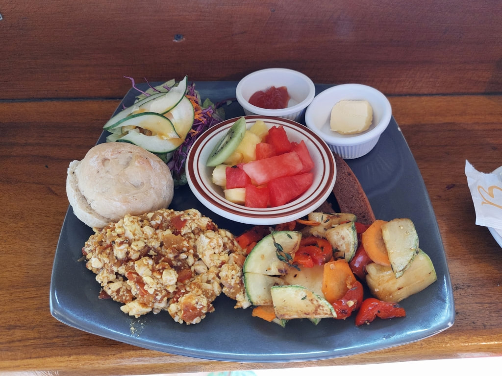 Vegan breakfast at the Aroma Coffee Bar and Breakfast in Cahuita