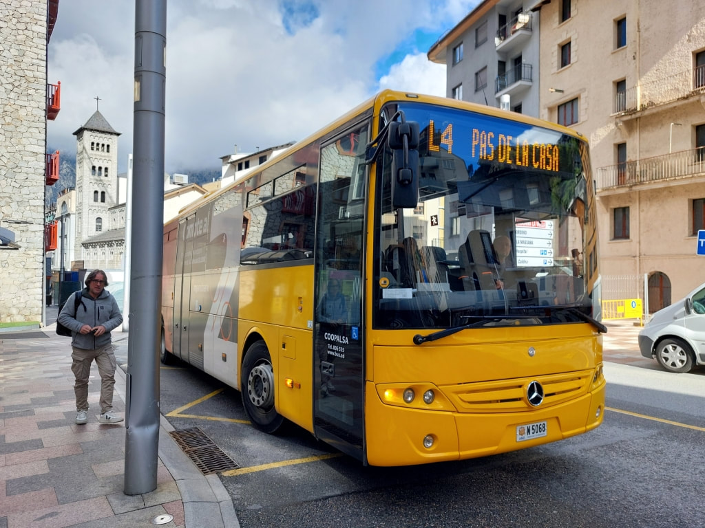 the L4 bus at the bus stop in Escaldes-Engordany