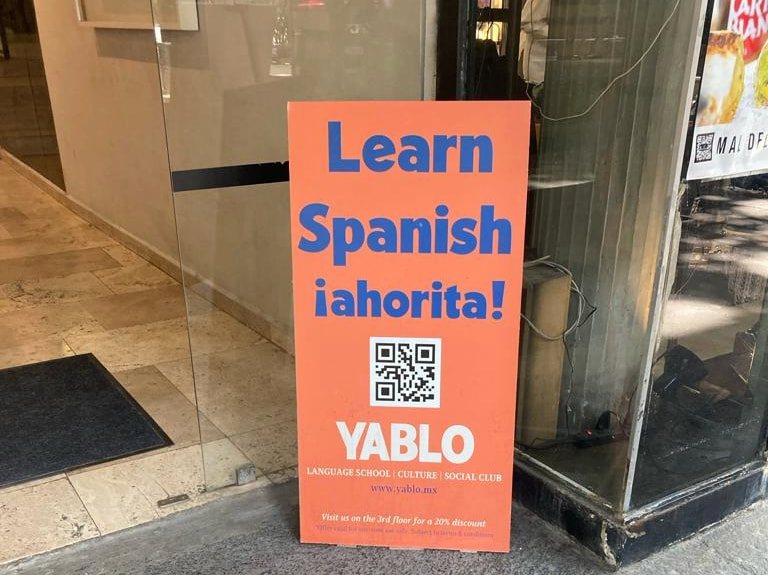 Learn Spanish sign at the Yablo Language School in Mexico City