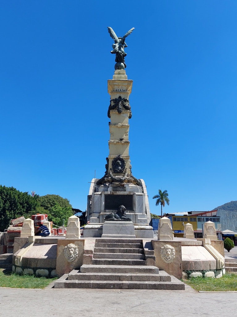 Monument to the Héroes San salvador