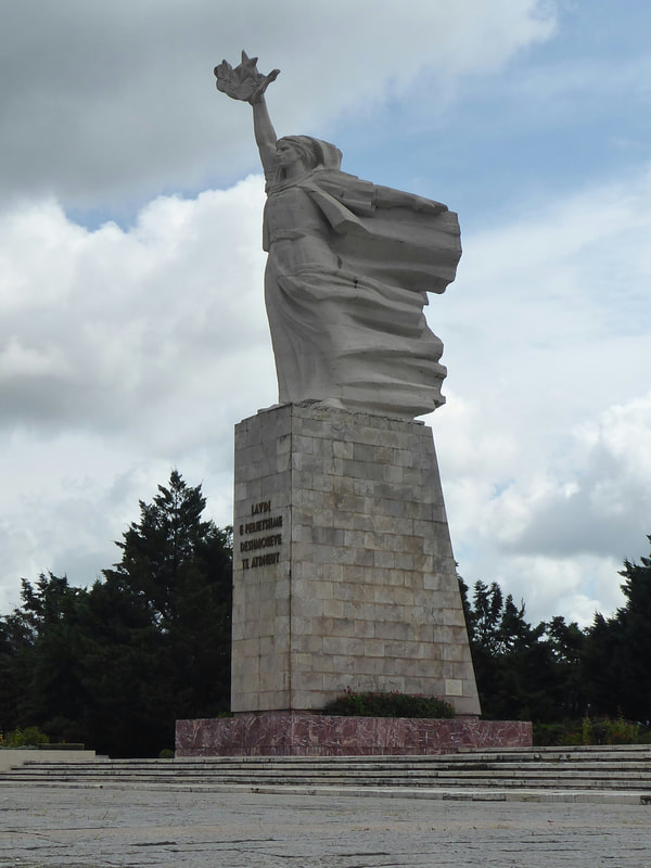 Mother Albania monument, ​Nëna Shqipëri.