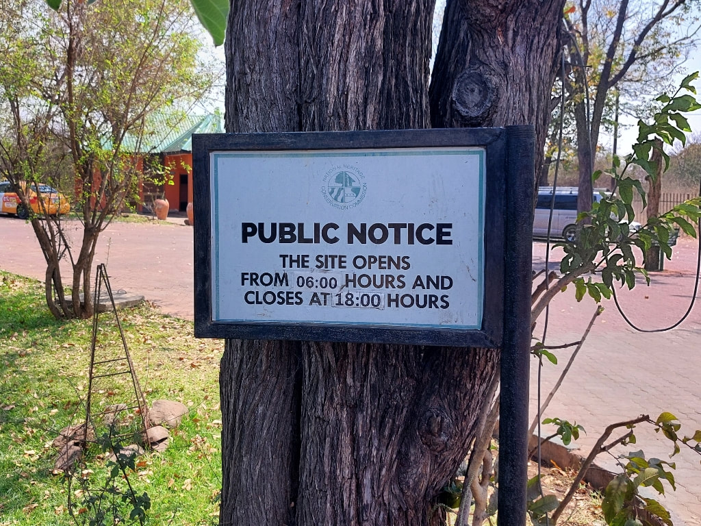 Opening times of Victoria Falls
