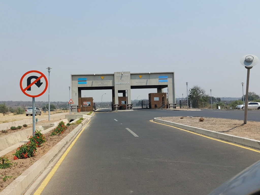 Border crossing Zambia to Botswana