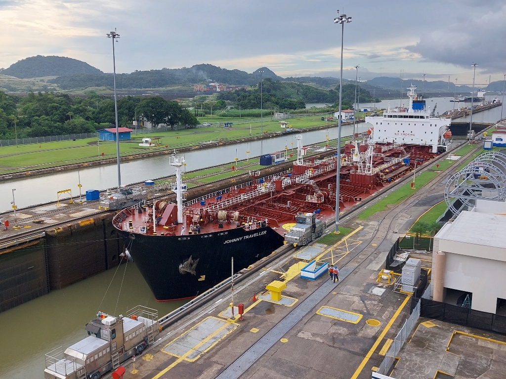 Johnny Traveller Panama canal