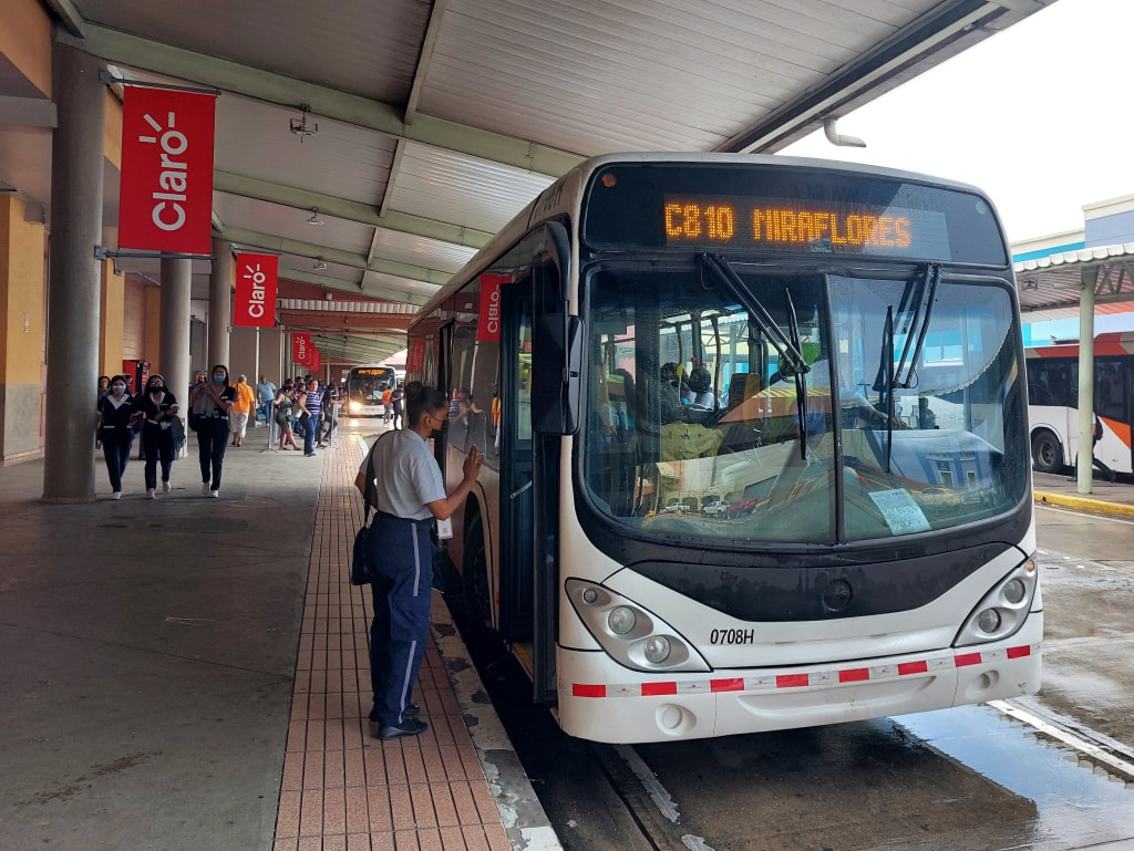 C810 bus to Miraflores in Panama City