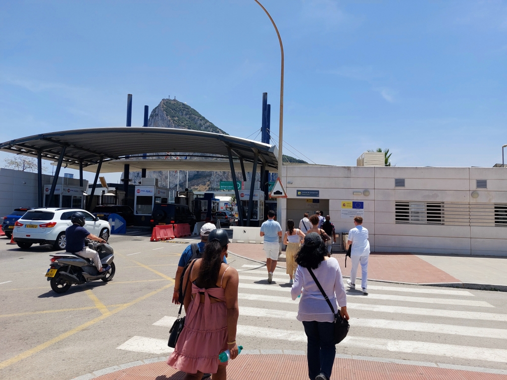 immigration at la Linea