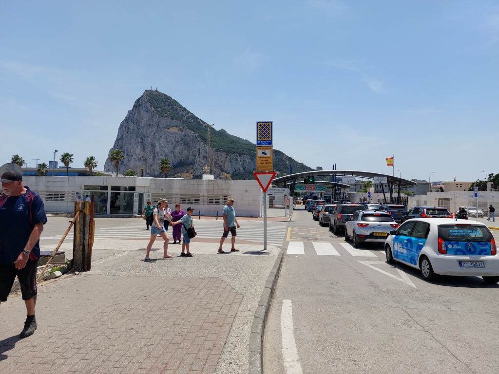 Immigration at La Linea