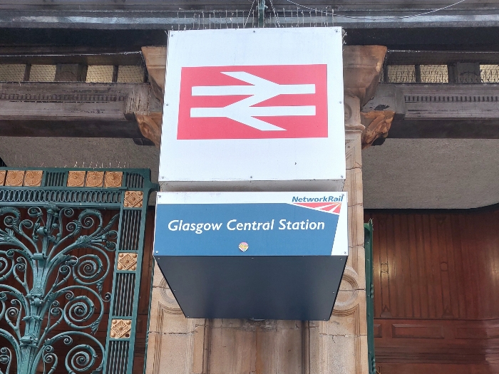 Glasgow Central railway station sign