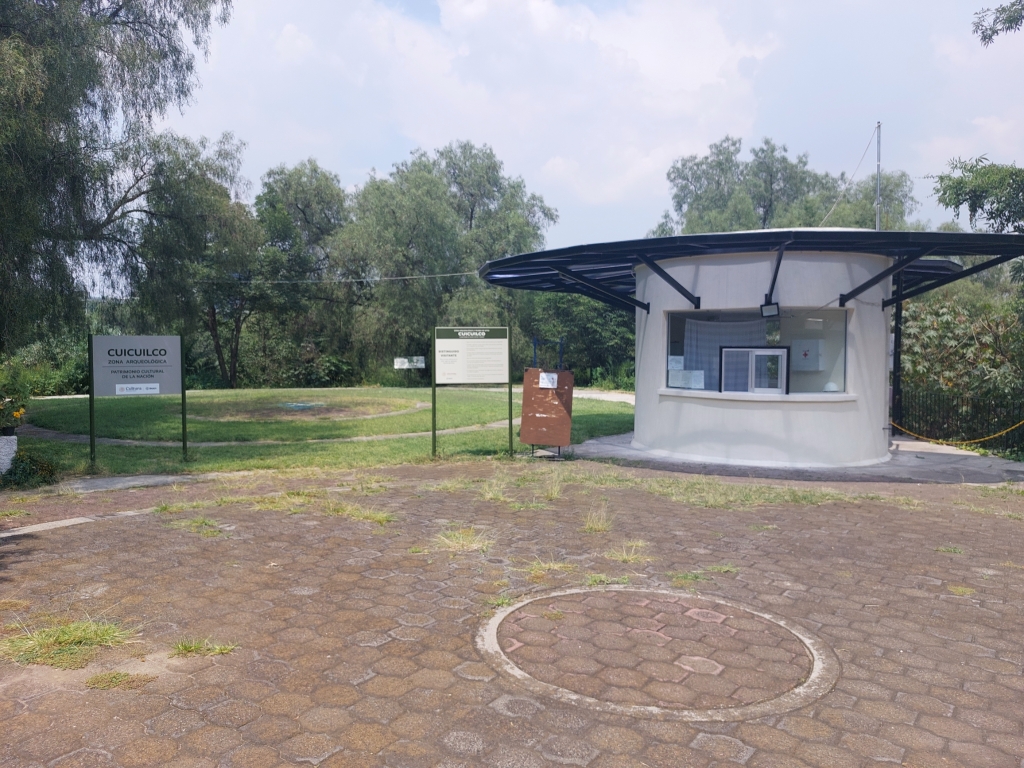Entrance at the Zona Arqueologica Cuicuilco