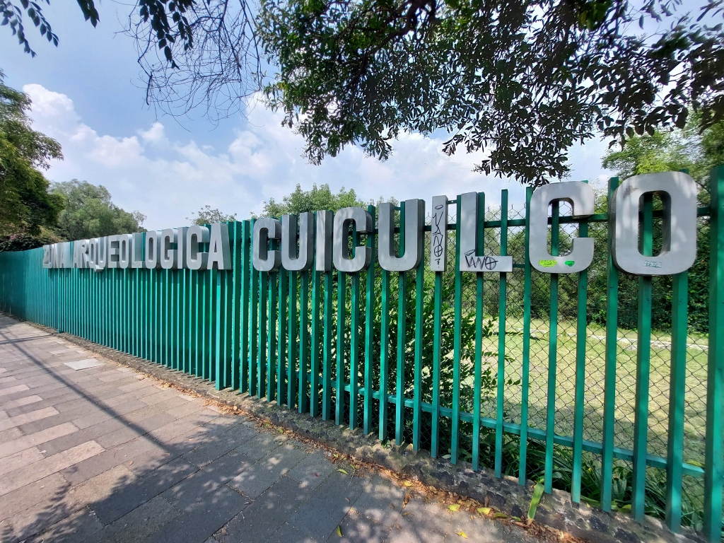 Sign for the Zona Arqueologica Cuicuilco