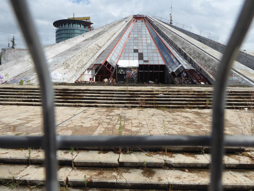 la Piramide in Tirana, Albania