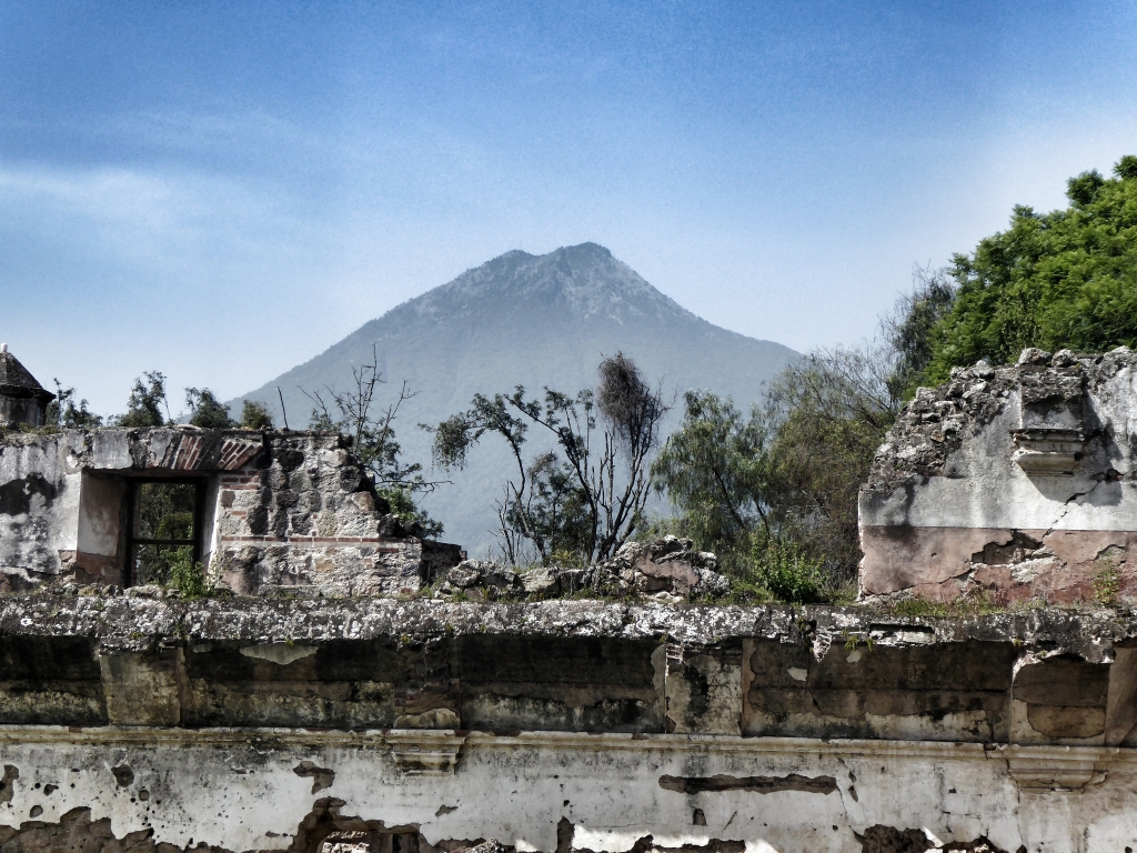 Volcán de Agua seen through ruins of the Convento de La Recolección
